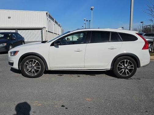2016 Volvo V60 Cross Country T5 Platinum