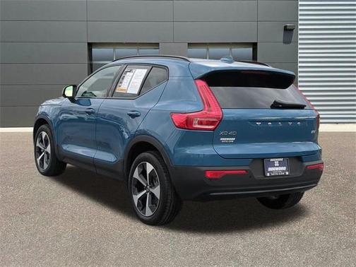 2025 Volvo XC40 B5 Plus Dark Theme