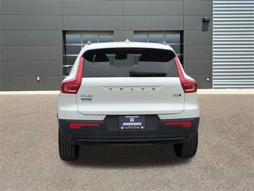 2025 Volvo XC40 B5 Plus Dark Theme