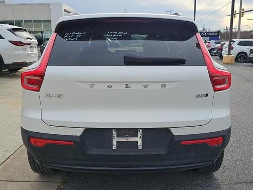 2025 Volvo XC40 B5 Plus Dark Theme