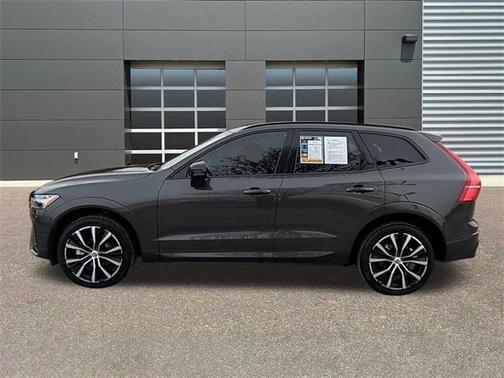 2025 Volvo XC60 B5 Plus