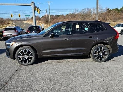 2025 Volvo XC60 B5 Plus