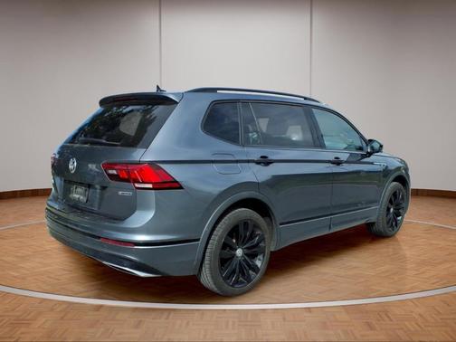 Platinum Gray Metallic 2021 Volkswagen Tiguan 2.0T SE R-Line Black