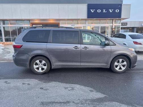 2017 Toyota Sienna LE