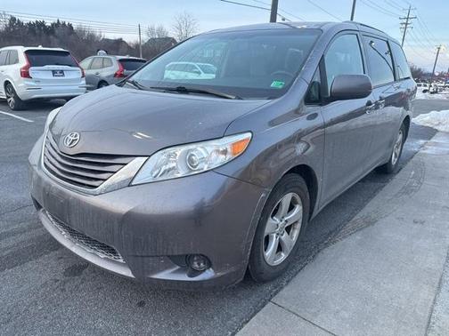 2017 Toyota Sienna LE
