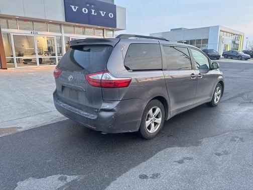 2017 Toyota Sienna LE