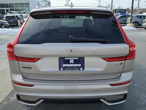 2024 Volvo XC60 B5 Plus Dark Theme