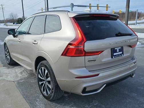 2024 Volvo XC60 B5 Plus Dark Theme