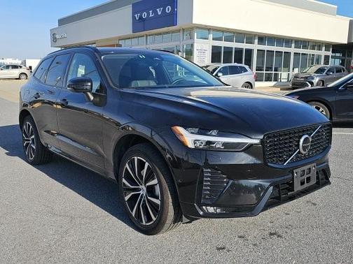 2025 Volvo XC60 B5 Plus