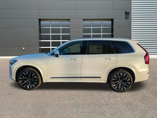 Crystal White Pearl 2026 Volvo XC90 Plug-In Hybrid T8 Plus 6-Seater