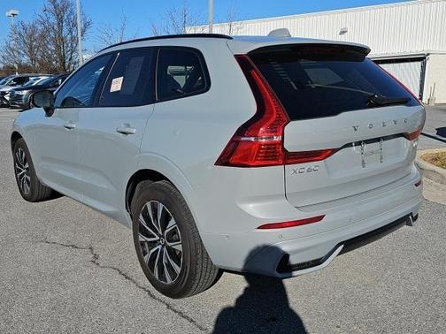 2025 Volvo XC60 B5 Plus