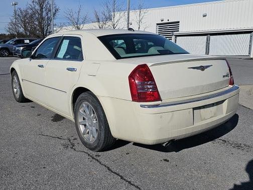 2005 Chrysler 300C Base
