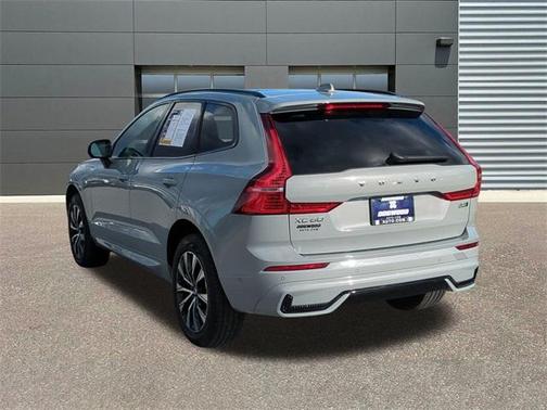2025 Volvo XC60 B5 Plus