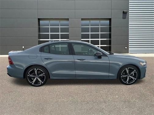 2024 Volvo S60 B5 Core Dark Theme