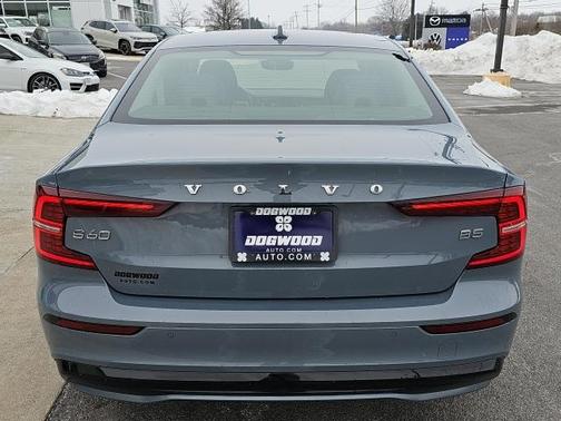 2024 Volvo S60 B5 Core Dark Theme