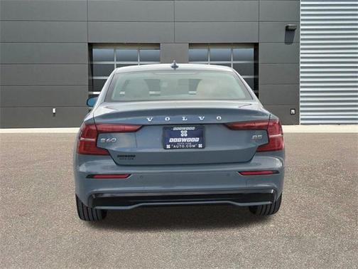 2024 Volvo S60 B5 Core Dark Theme