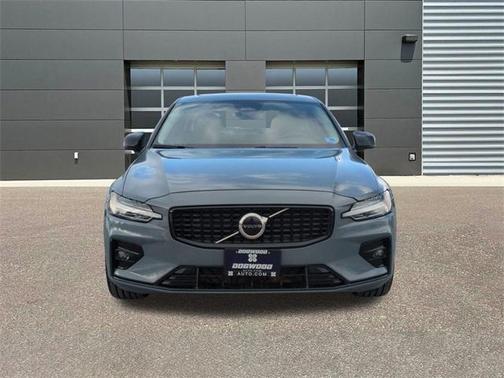 2024 Volvo S60 B5 Core Dark Theme