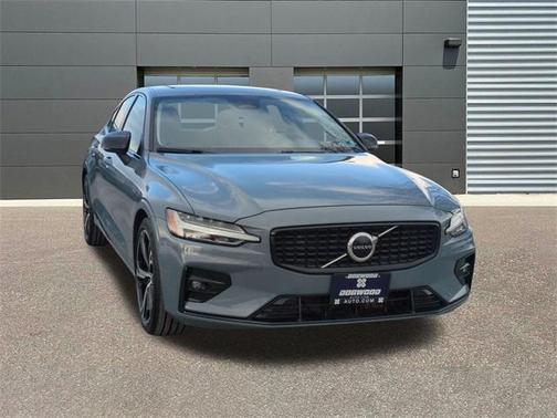 2024 Volvo S60 B5 Core Dark Theme
