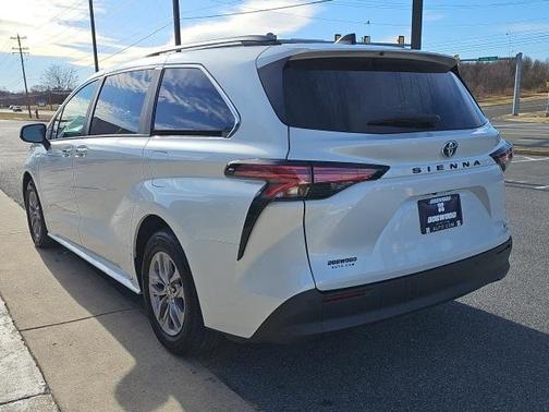 2022 Toyota Sienna XLE