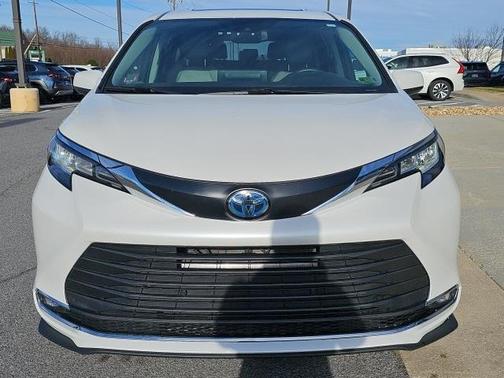 2022 Toyota Sienna XLE