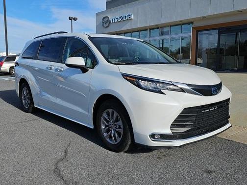 2022 Toyota Sienna XLE