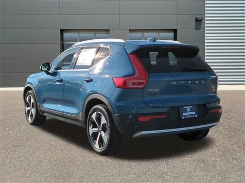 2025 Volvo XC40 B5 Plus Bright Theme