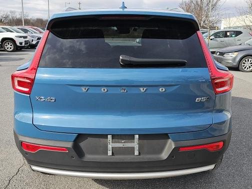 2025 Volvo XC40 B5 Plus Bright Theme