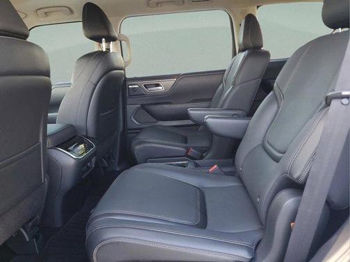 Radiant White 2025 INFINITI QX80 PURE