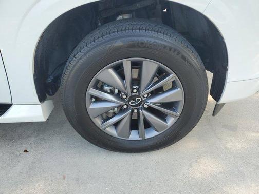 Radiant White 2025 INFINITI QX80 PURE