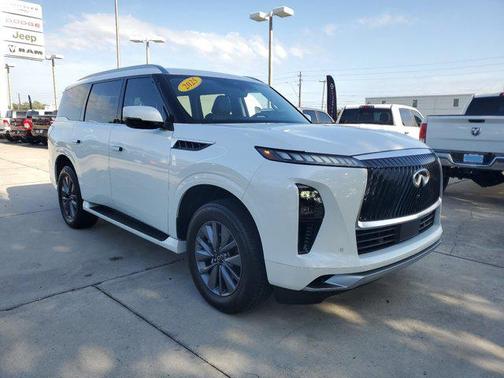 Radiant White 2025 INFINITI QX80 PURE