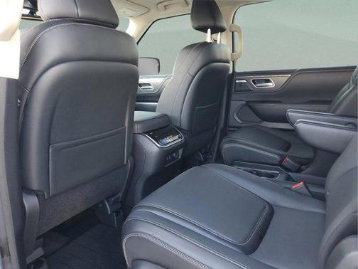 Radiant White 2025 INFINITI QX80 PURE