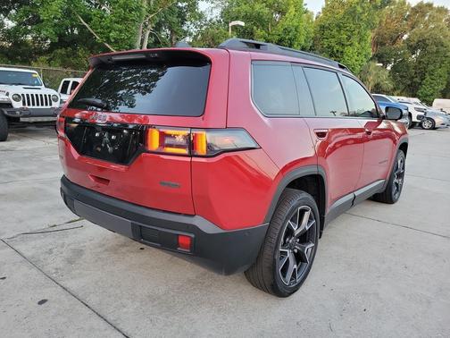 Red Hot Pearlcoat 2026 Jeep Cherokee Overland