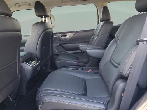 Radiant White 2025 INFINITI QX80 PURE