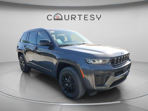 Baltic Gray Metallic Clearcoat 2026 Jeep Grand Cherokee Altitude