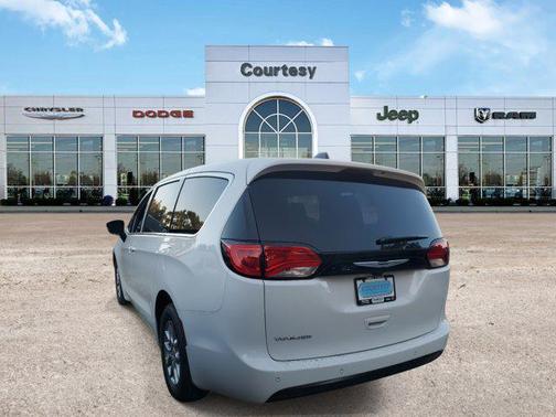 2026 Chrysler Voyager LX