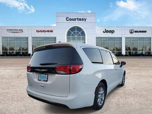 2026 Chrysler Voyager LX