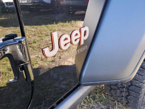 2026 Jeep Gladiator Mojave 4x4