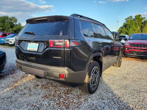 Diamond Black Crystal Pearlcoat 2026 Jeep Cherokee Laredo 4x4