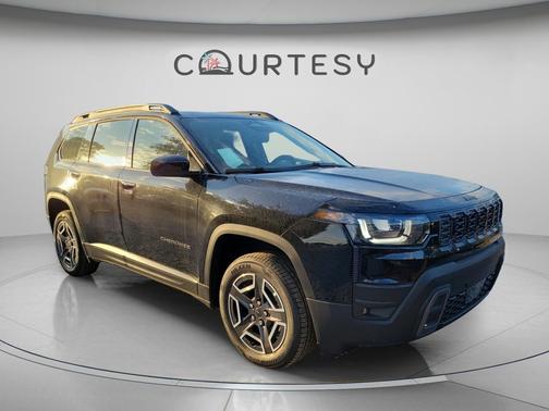 Diamond Black Crystal Pearlcoat 2026 Jeep Cherokee Laredo 4x4