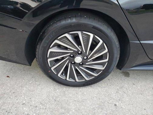 2023 Hyundai SONATA Hybrid SE