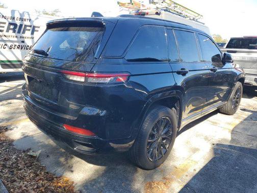 2023 Jeep Grand Cherokee Summit