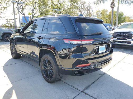 2023 Jeep Grand Cherokee Summit