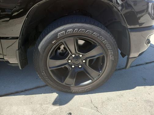 Diamond Black Crystal Pearlcoat 2023 RAM 1500 Big Horn/Lone Star