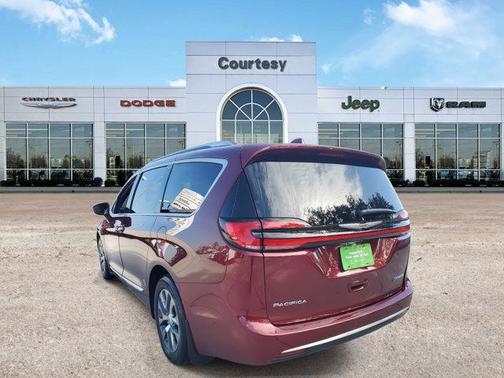 2022 Chrysler Pacifica L