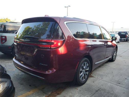 2022 Chrysler Pacifica L