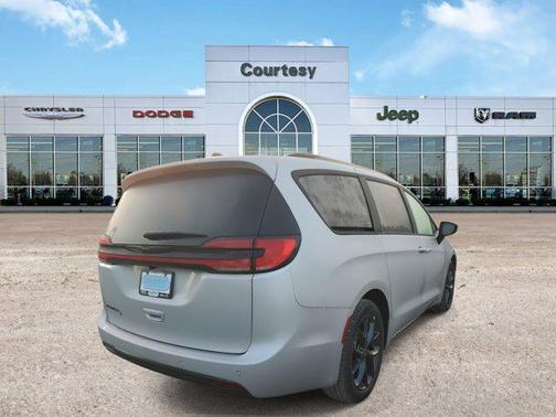 2026 Chrysler Pacifica L