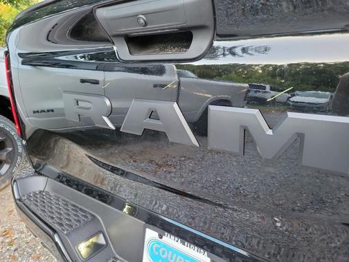 Diamond Black Crystal Pearlcoat 2026 RAM 1500 Express