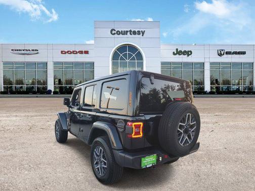 2024 Jeep Wrangler 4-Door Sahara 4x4