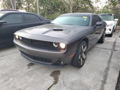 2022 Dodge Challenger SXT