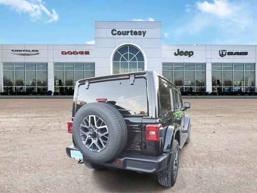 2025 Jeep Wrangler 4-Door Sahara 4x4